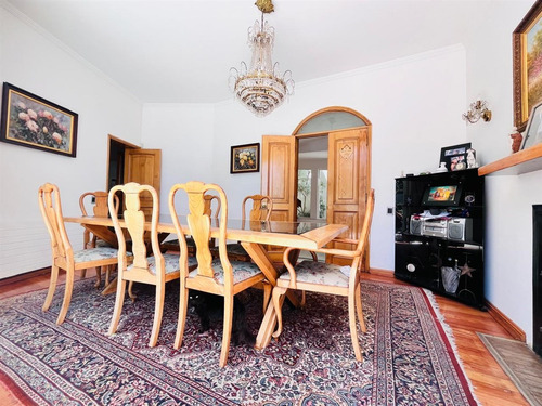 Casa En Venta De 8 Dorm. En Las Condes