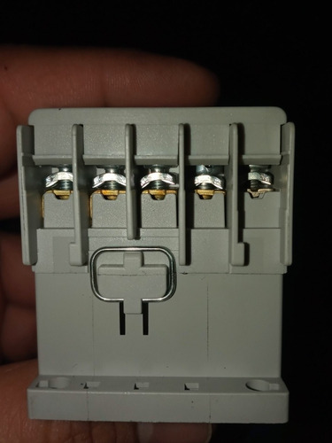Contactor Trifasico 5 Amp. Bobina 120 Vac. 100-k05d10 (Usado)
