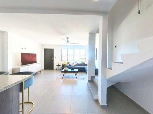 Casa Con Excelente Ubicación En Blvd. Barcelona Man, La Joya, Baja California Tijuana. Arf
