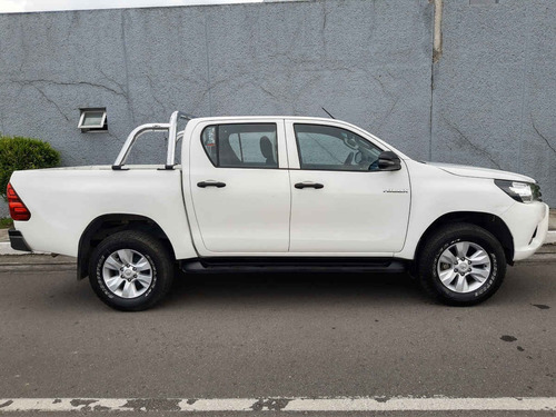 Imagen 5 de 15 de Toyota Hilux 2018 4p Doble Cabina Sr L4/2.7 Man