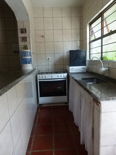 Excelente Residência Com Salão De Festas - Chácara Na Cidade