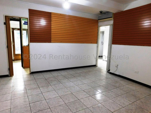 Local Comercial En Alquler Zona Centro Barquisimeto Calle 28, En Excelentes Condiciones Y Zona De Alto Trafico, Codifo 24 27728, Comunicate Soy Gabi Irastorza De Rentahouse.