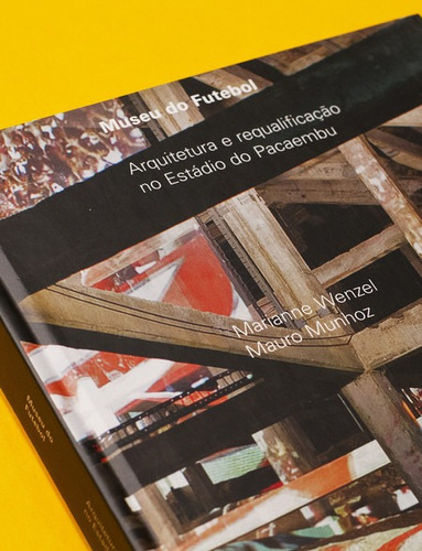 Museu do futebol: Arquitetura e requalificação no Estádio do Pacaembu, de Wenzel, Marianne. Romano Guerra Editora, capa dura em português, 2012