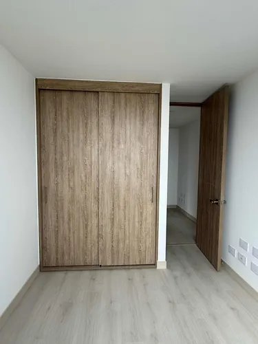 3 Habitaciones, 2 Baños, 2 Parqueaderos, 2 Balcones, 92m2.