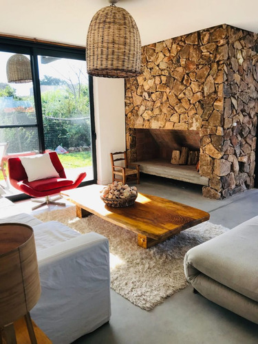 Casa En Alquiler Por Temporada De 3 Dormitorios En Punta Piedras (ref: Bpv-6853)