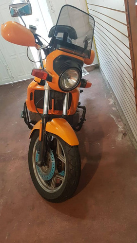 Amarilla Clásica Funcionando Bien Para Andar En Carretera