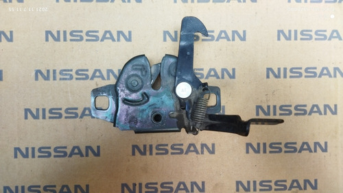 Cerradura De Capot Nissan D21