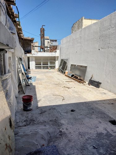 Oficinas En Liniers Con Multiples Salones Con Patio
