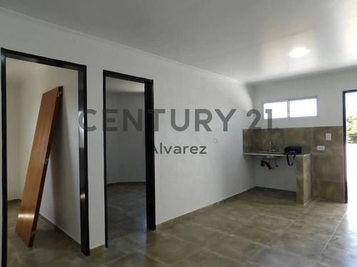 Imagen 5 de 18 de 73 Y 152, Los Hornos- Complejo De 9 Departamentos En Venta .