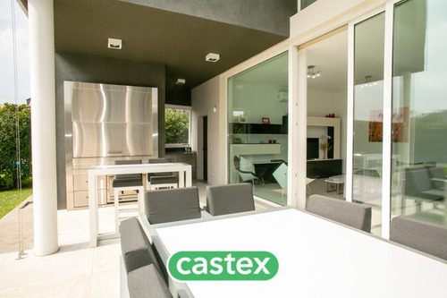 Moderna Casa En Venta En Terravista, General Rodriguez