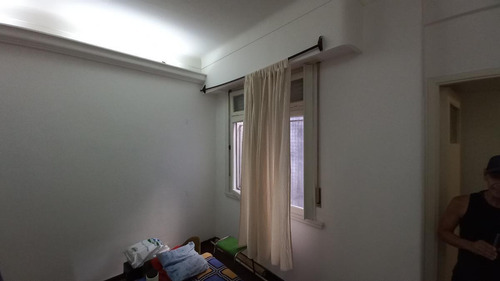 Imagen 5 de 14 de Depto 2 Amb. Cocina Y Baño Completos. Com. Diario. Bajas Expensas. Por Escalera