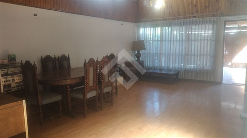 Casa En Venta De 3 Dorm. En La Cisterna