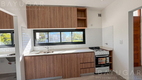 Venta Casa - Barrio Privado Santa Emilia / Pilar Del Este