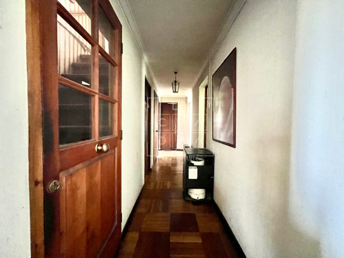 Clásica, Amplios Jardines 5d 3b+servicios