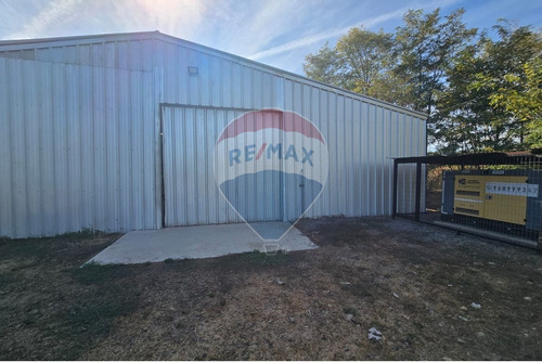 Arriendo De  Bodega En Pelarco, Talca