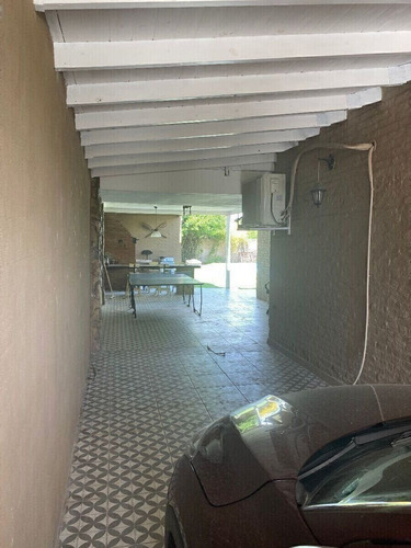 Imagen 4 de 17 de Venta De Hermoso Chalet En Ituzaingo Norte