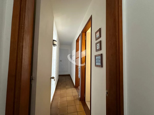 Casa Centrica En Mercedes Lista Para Ingresar, Con 1.000 M2 De Terreno