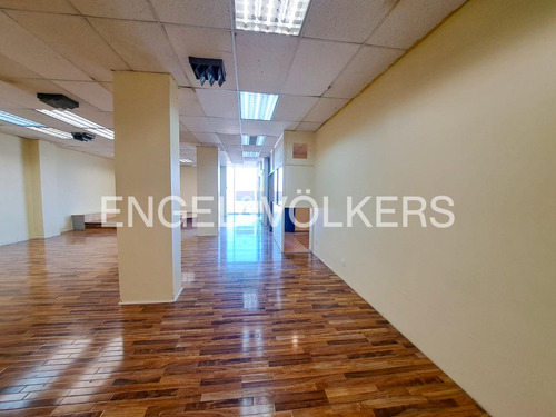 Céntrico Local Comercial Planta Libre 152 M2