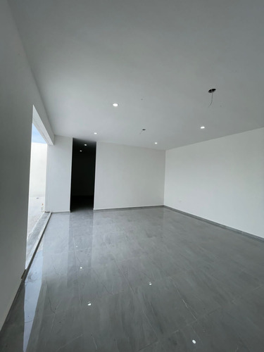 Casa En Venta En Dzityá Mérida, De Dos Plantas Con 4 Habitaciones Y Alberca