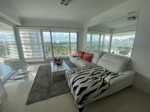 Departamento De 2 Dormitorios En Miami Boulevard, Punta Del Este