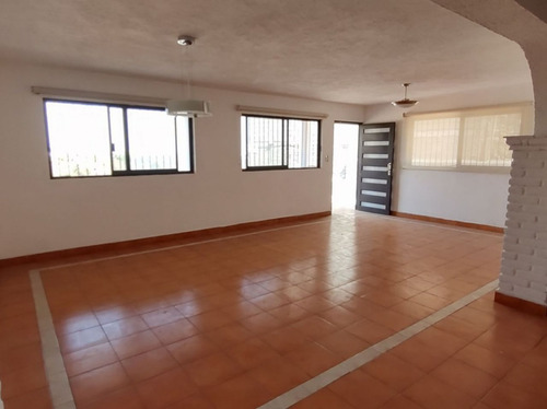 Casa Al Norte De Cuernavaca En Subida A Chalma Lomas De Atzingo, Cuernavaca, Morelos.