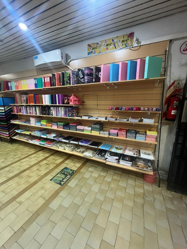 Se Vende Instalaciones Completas Y Mercaderia En Stock - No Fondo De Comercio.