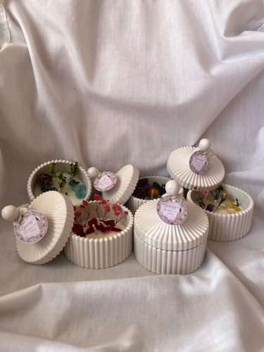 Souvenir Vela + Tapa- Caramelera Cemento- Flores Secas