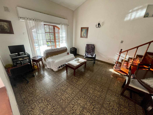 Venta Casa 4 Ambientes Con Pileta Y Cochera Padua