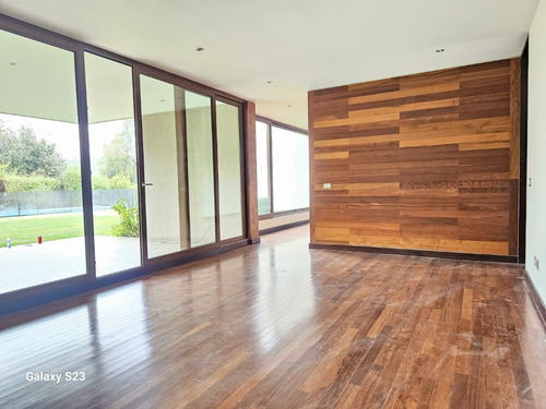 Fantástica Casa En Exclusivo Condominio Valle Escondido.