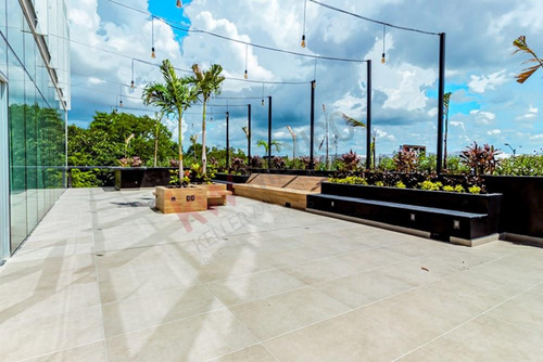 Oficna En Venta En Humana Workcenter, Playa Del Carmen.