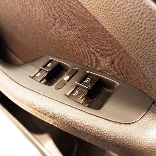 Imagen 11 de 15 de Volkswagen Vento Confortline