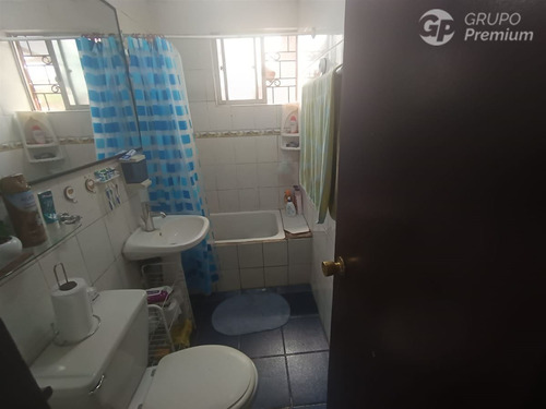 Casa Esquina En Venta De 5 Dorm. En Estación Central,