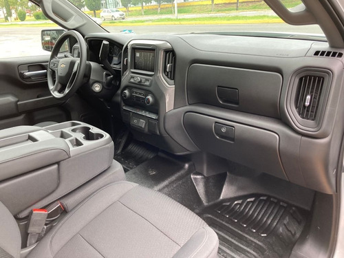 Imagen 11 de 12 de Chevrolet Silverado Reg Cab 2020