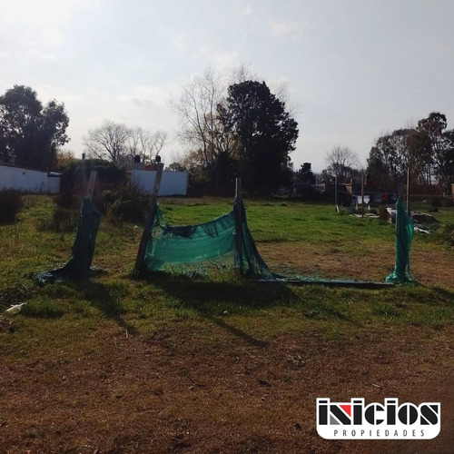 Lote Santa Teresita: Calle 49 Entre 10 Y 11 - B524