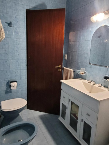 Chalet En Venta En Castelar Sur