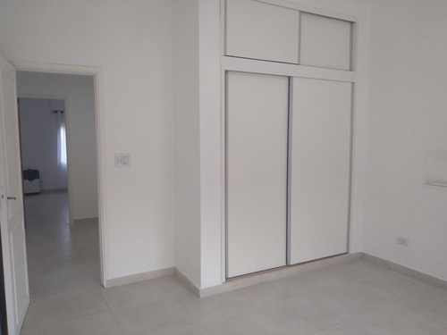 Casa En Venta - 2 Dormitorios 1 Baño - Parque Con Parrilla - 110mts2 - Francisco Alvarez