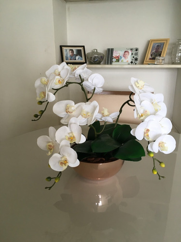Arranjo Para Mesa Orquídeas De Silicone Com Vaso Cromado