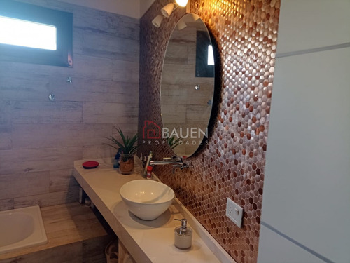 Moderna Casa De 4 Habitaciones En B° Peñon De Lolog