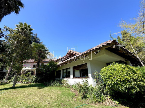 Casa En Arriendo De 6d/4b En Las Condes
