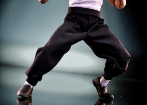 Figura 1/12 Bruce Lee Nwtoys Kung Fu Tipo Mezco (Usado)