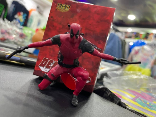 Figura De Accion Deadpool En Posicion De Aterrizaje De 6.5cm