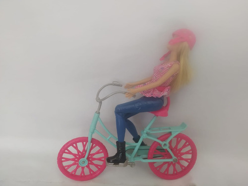Muñeca Barbie En Bicicleta Con Detalles Mattel (Usado)