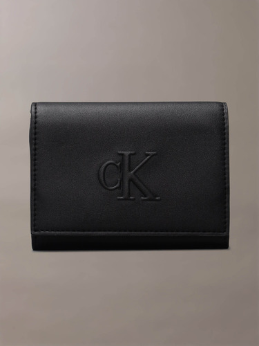 Cartera Negra Calvin Klein Con Monograma Relieve De Mujer