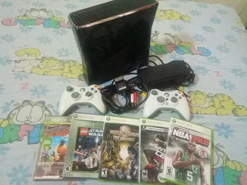 Xbox 360 Con 2 Controles Y 5 Titulos Originales