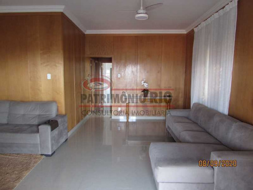 Imagem 2 de 15 de Casa Cinematográfica Em Braz De Pina, Única No Terreno(340m²) Com Varandão, 3quartos, Suíte, Terraço Com Churrasqueira - Paca30516