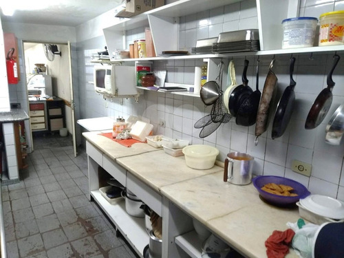 Imagem 21 de 22 de Oportunidade Única De Salão Comercial Com Apartamento Residencial Na Rua Dos Franceses - Reo330286