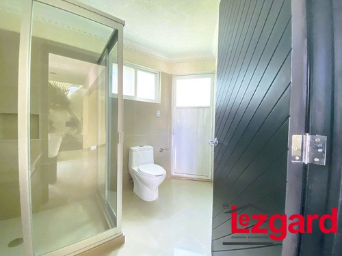 Se Vende Bonita Casa Con Amplios Espacios En Lomas De Cocoyoc