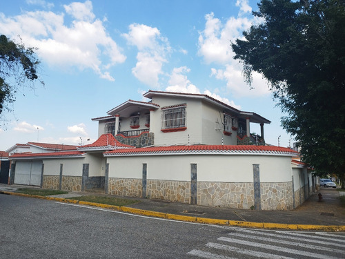 Venta De Casa En 4 Av Valles De Camoruco Valencia Fp 219775