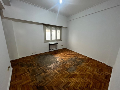 Caballito: 2 Amb. Con Patio Av. Rivadavia Y G.lorca