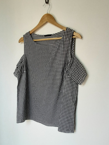 Imagen 7 de 10 de Blusa Manga Corta Sin Hombros Sisley A Cuadros, Talla M
